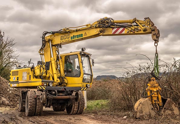 培训后的推土机操作员:必备技能与职业素养